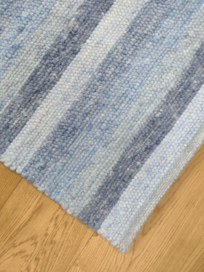 Schafwollteppich blau gestreift – Bild 2